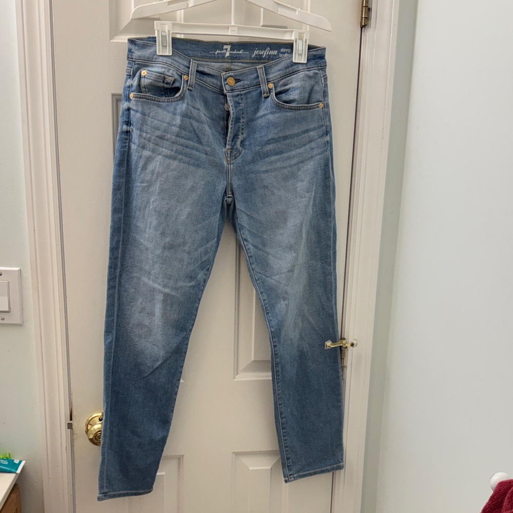 Seven for all mankind Josefina skinny boyfriend cropped jeans. 29. Light blue